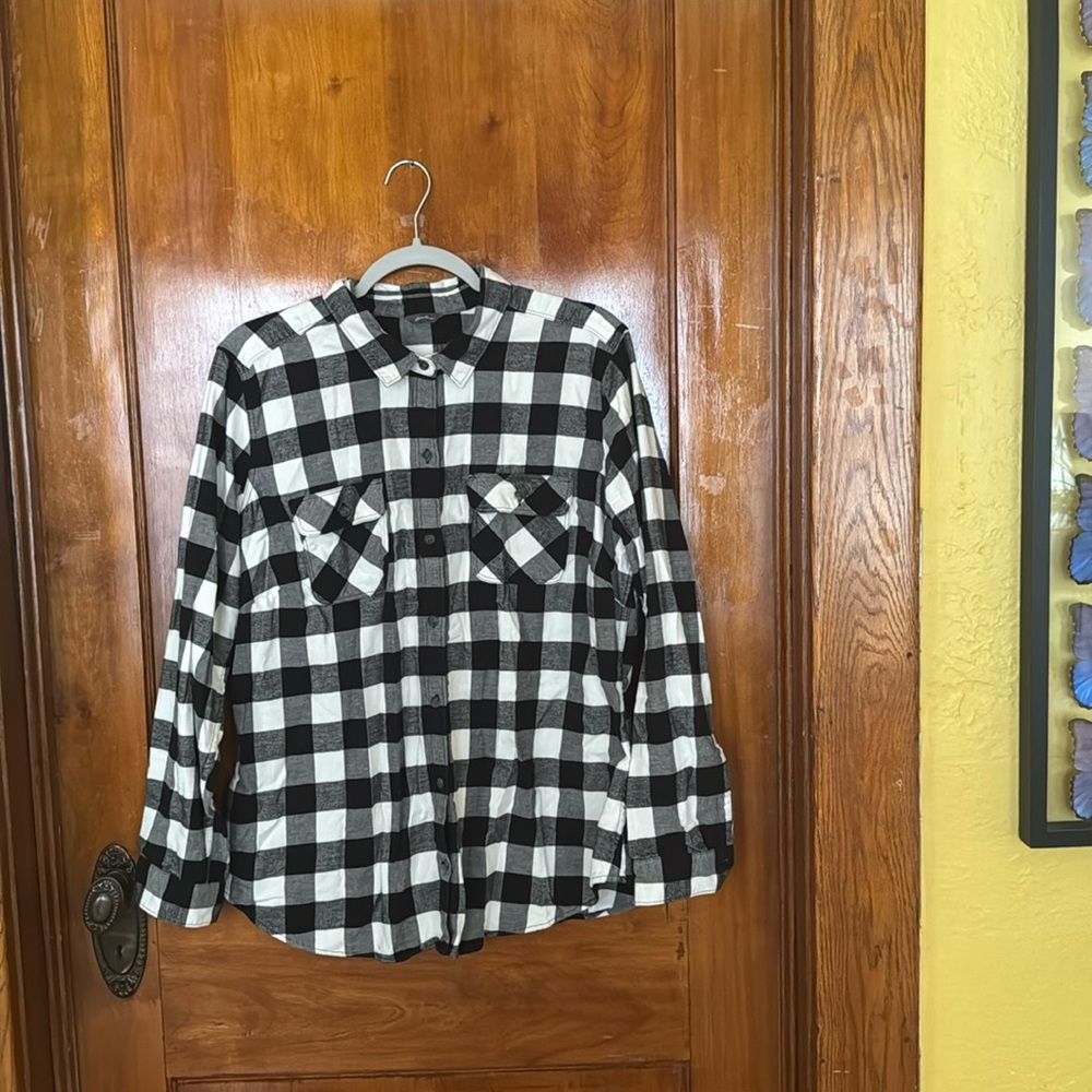 Like new Eddie Bauer black and white check flannel